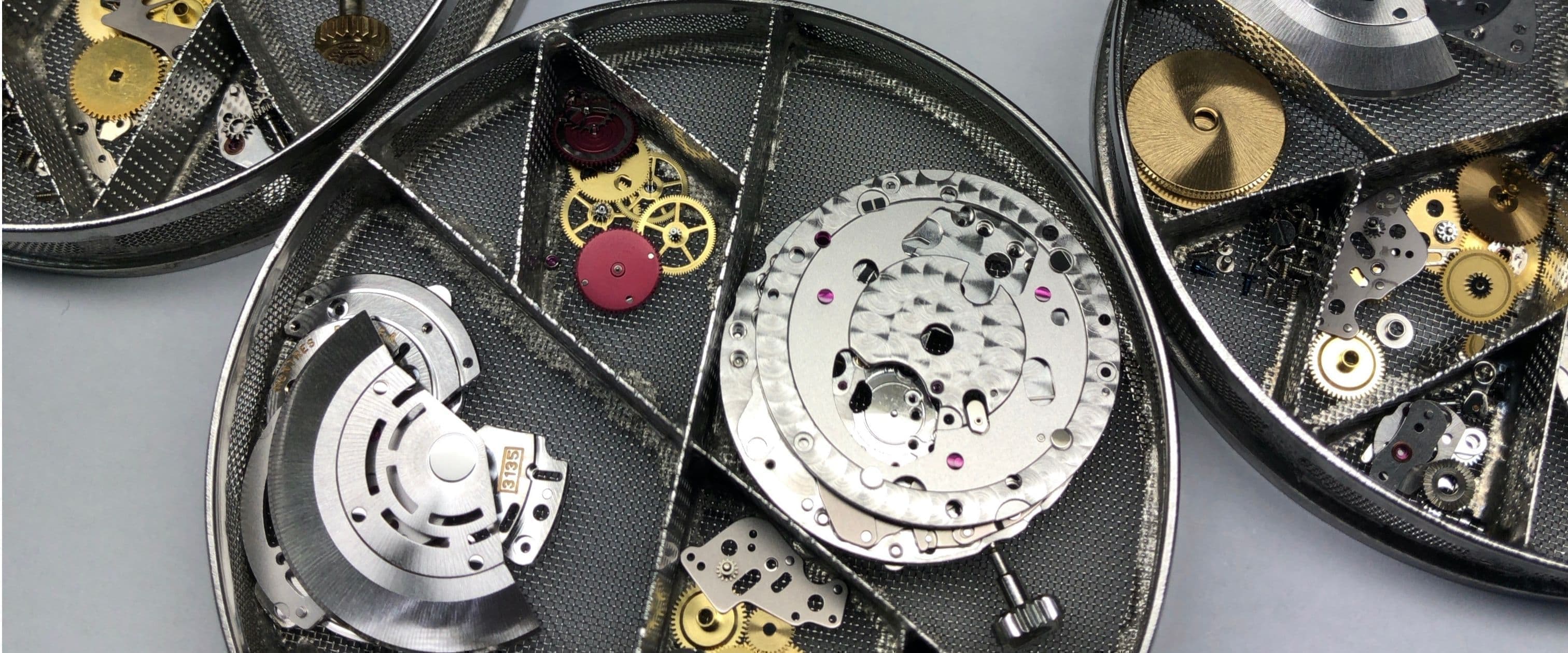 修理途中のロレックス